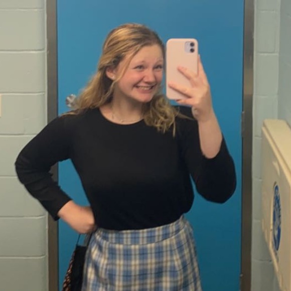 Meet your Posher, Elise - Picture 3 of 3